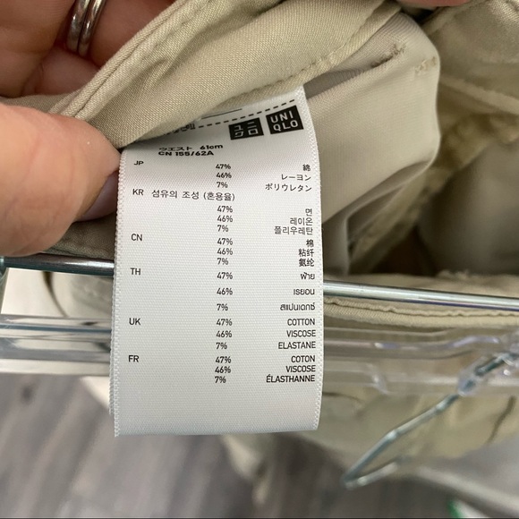🌈 Uniqlo khaki pants size 6 - Picture 3 of 5